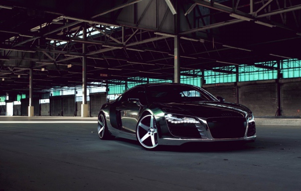 Стильный черный Audi R10