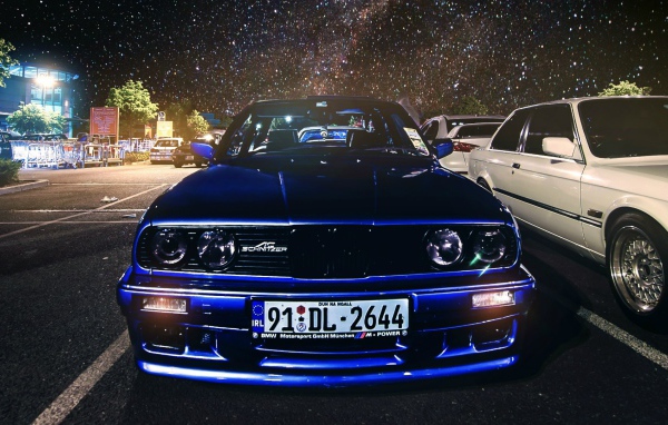 Красивый автомобиль BMW E30