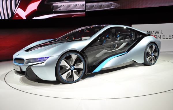 Концепт автомобиля БМВ на выставке