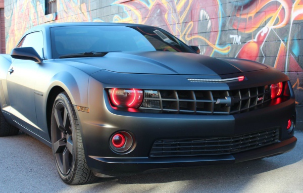 Красивый автомобиль Chevrolet Camaro SS