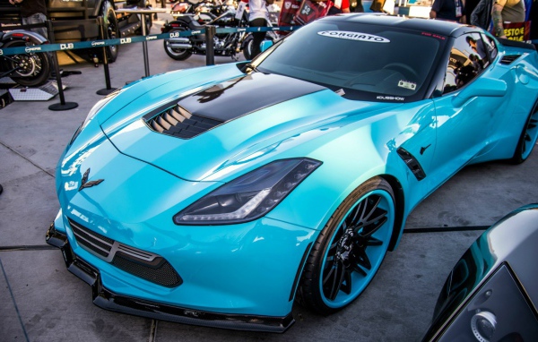 Бирюзовый Chevrolet Corvette C7