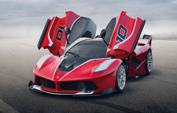 Феррари модель 2015 года