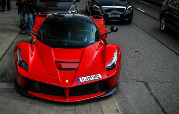 Спортивный автомобиль Ferrari LaFerrari