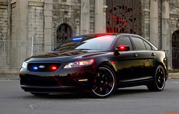 Полицейский автомобиль Форд