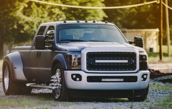 Мощный автомобиль Ford F-350