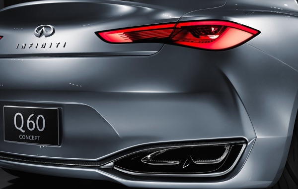 Вид сзади на новый Infiniti