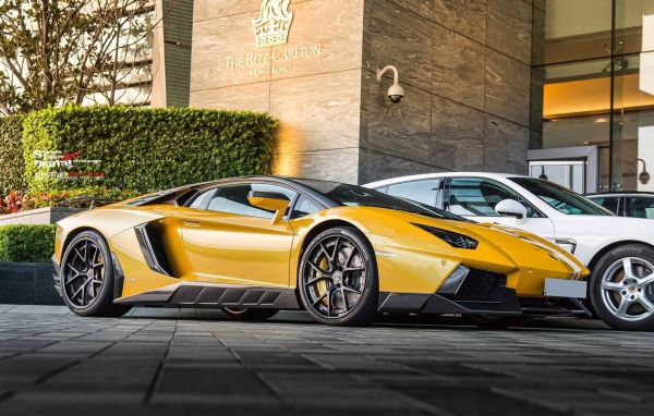 Автомобиль Novitec Torado Lamborghini Aventador NL2 на парковке
