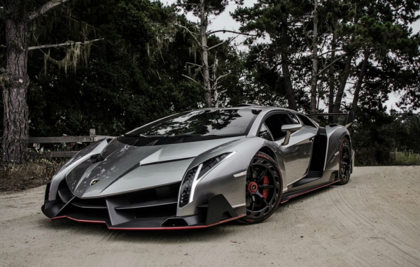 Автомобиль для скорости Lamborghini Veneno