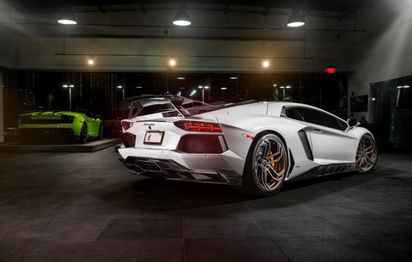 Белый Lamborghini Aventador NL2 Новитек