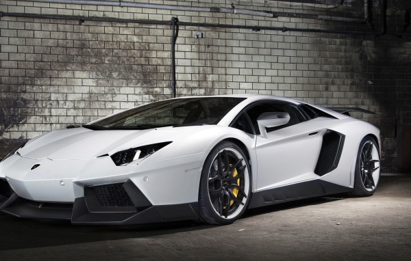 Белый Lamborghini Reventon