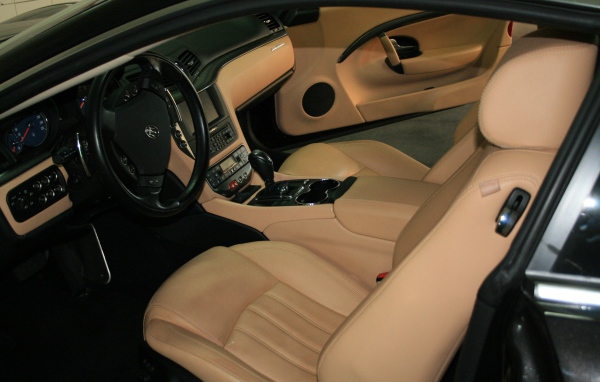 Роскошный салон автомобиля Maserati