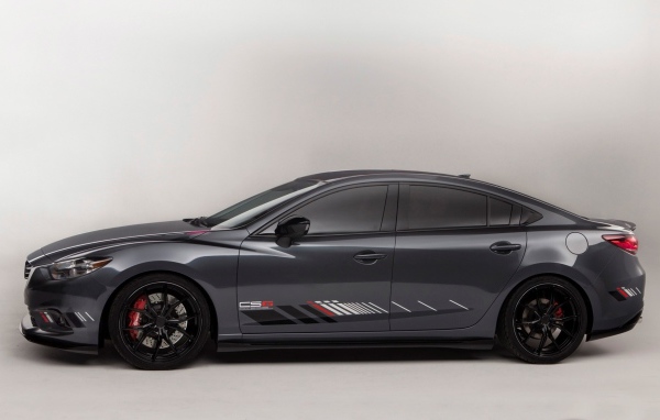 Черный автомобиль Mazda CS6