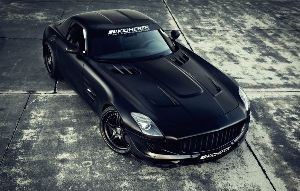 Черный спортивный Mercedes SLS