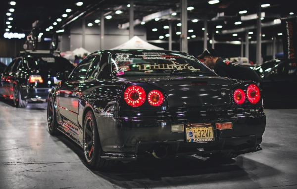 Черный Nissan Skyline GT-R