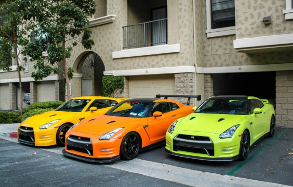 Яркие автомобили Nissan GT-R