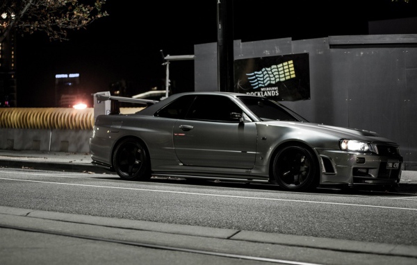 Nissan Skyline GTR R34 на улице