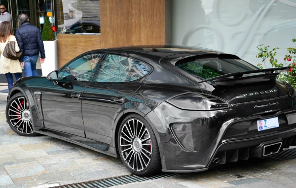 Черный Porsche Mansory Panamera C ONE
