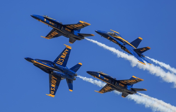 Истребители F-18 Голубые ангелы