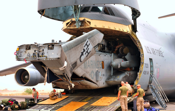 Погрузка самолета