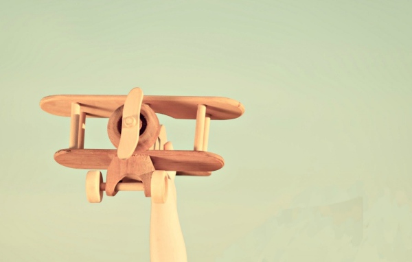 Модель самолета из дерева