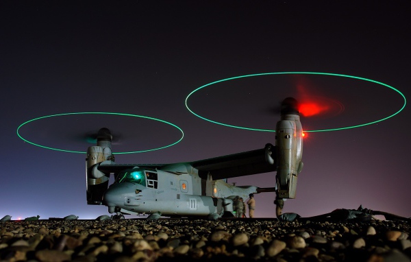 Неоновые лопасти вертолета