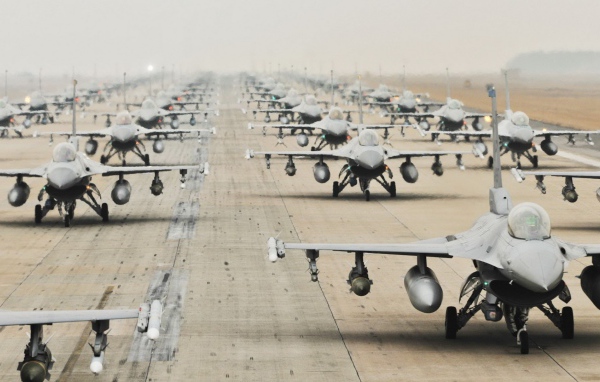 Отряды истребителей на аэродроме