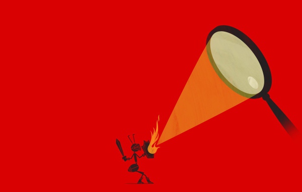 Муравей защищается от луча, красный фон