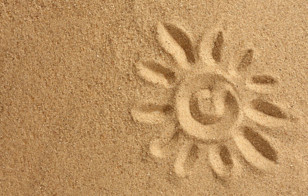 Рисунок солнца на песке
