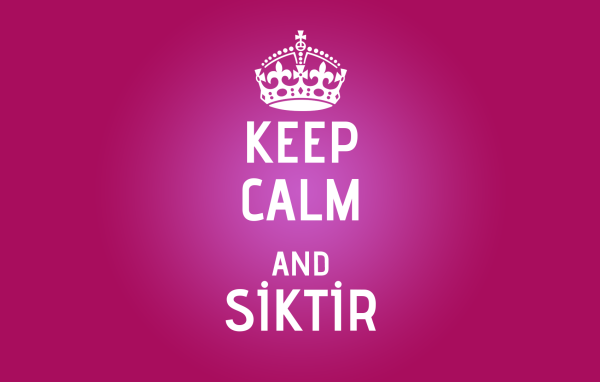 Сохраняйте спокойствие и идите прочь, сиреневый фон