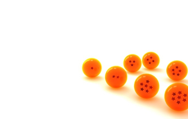 Оранжевые шары на белом фоне