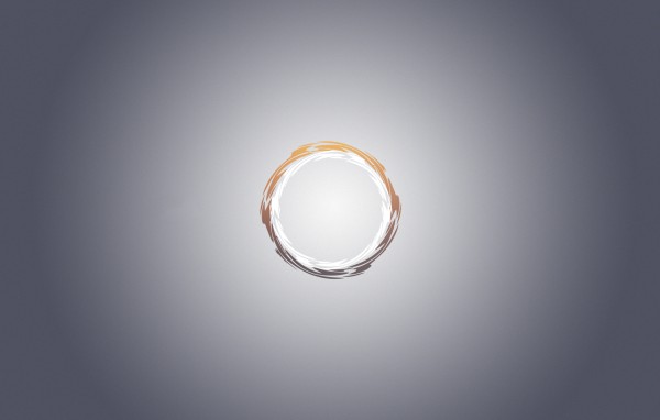 Кольцо на сером фоне