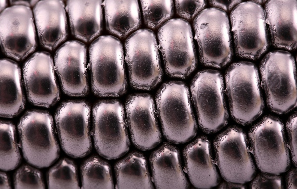 Круглые кусочки металла, фон