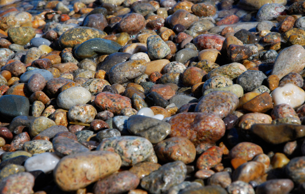 Пятнистые камни