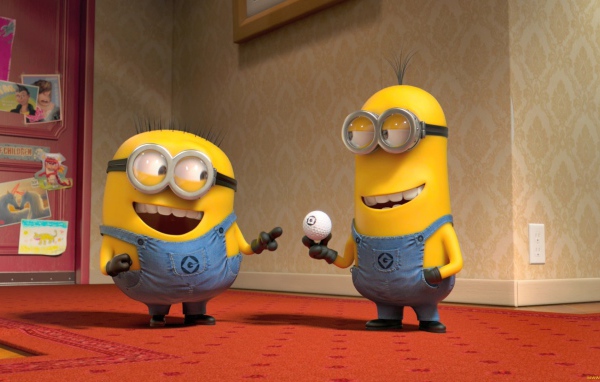 Миньоны с мячом для гольфа