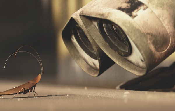 Робот смотрит на таракана, мультфильм