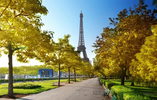 Осенняя аллея в Париже