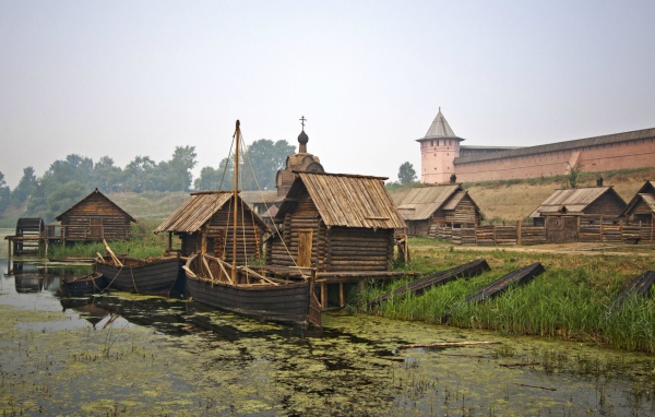 Причал для лодок в Суздали, Россия