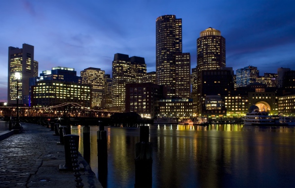 Набережная ночного города