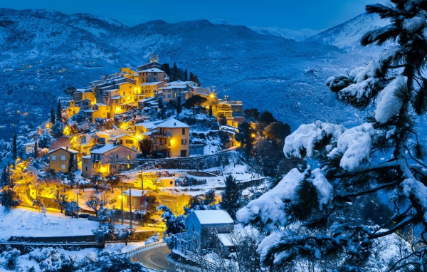 Европейский городок на холме