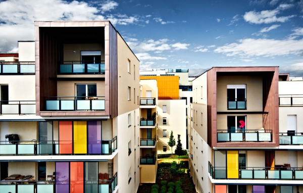 Дома в спальном районе города