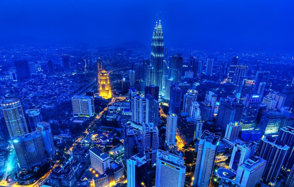 Куала-Лумпур в синей дымке, Малайзия