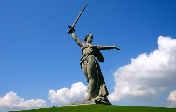 Монумент Родина-мать в Волгограде