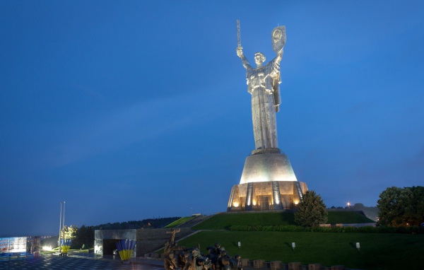 Монумент Родина-мать в Киеве