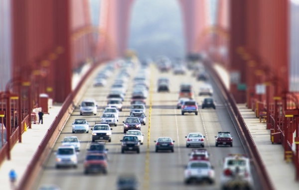 Автомобильное движение на мосту в Сан-Франциско