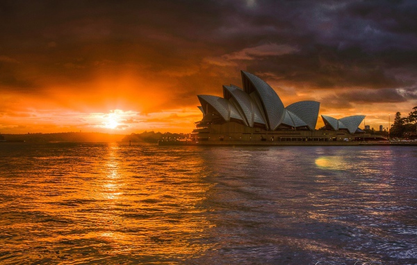Сиднейская опера на фоне заката, Австралия