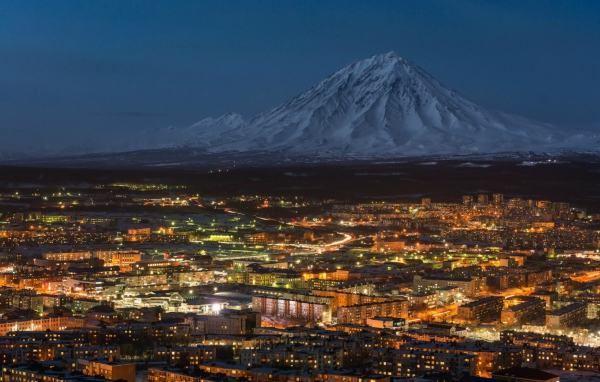 Город у подножия горы Петропавловск-Камчатский