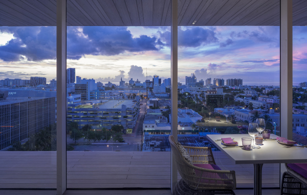 Город Майями из окна квартиры