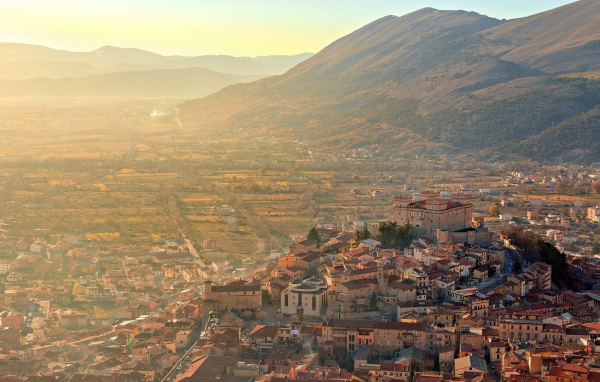 Городок Челано, Италия