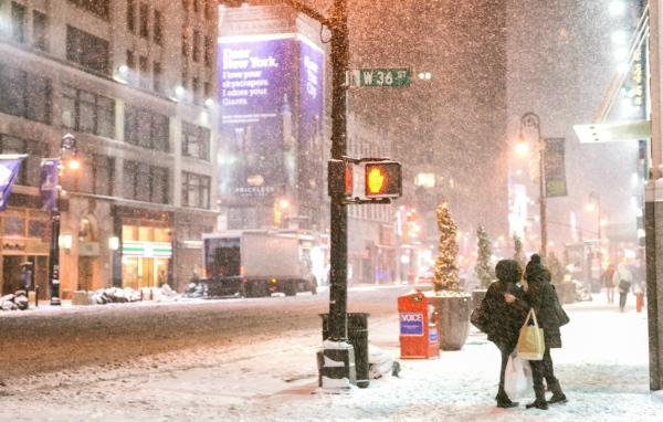 Зимний снегопад в Нью-Йорке