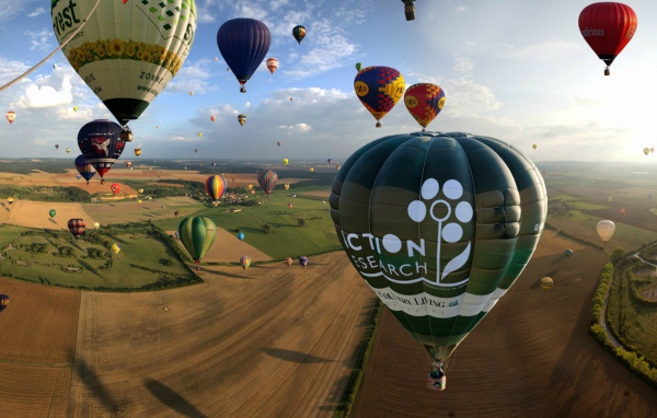 Полет на воздушном шаре над землей